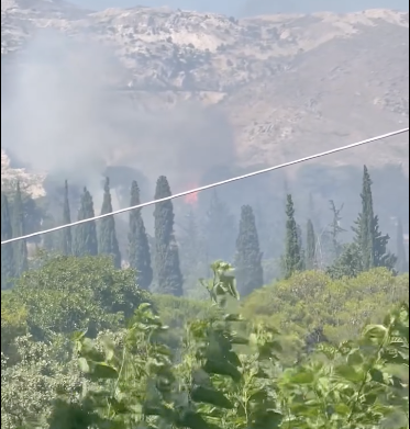 Πυρκαγιά σε δασική έκταση πλησίον Μονής Πεντέλης